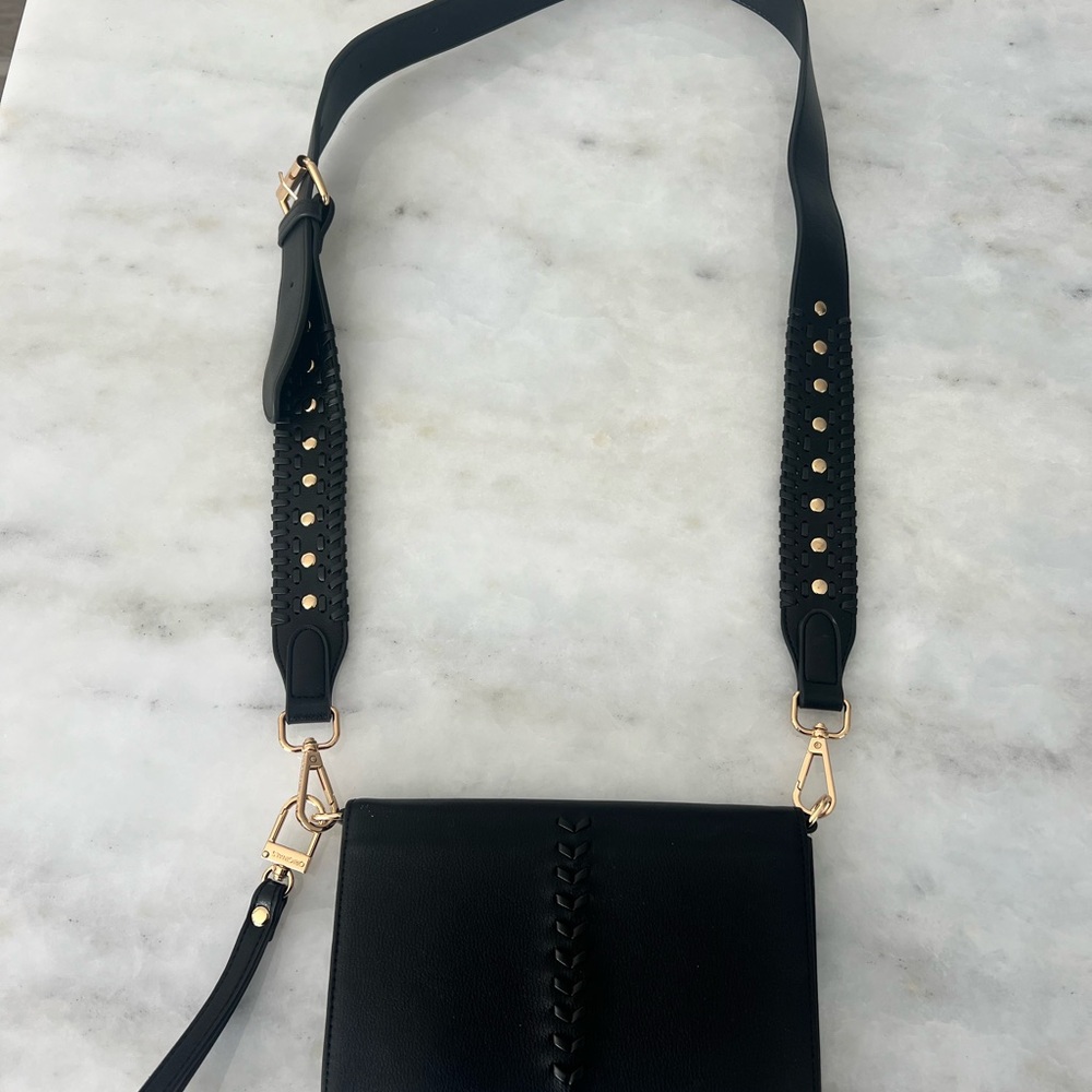 URBAN ORIGINALS Chic Black Crossbody Bag with Gold Accents